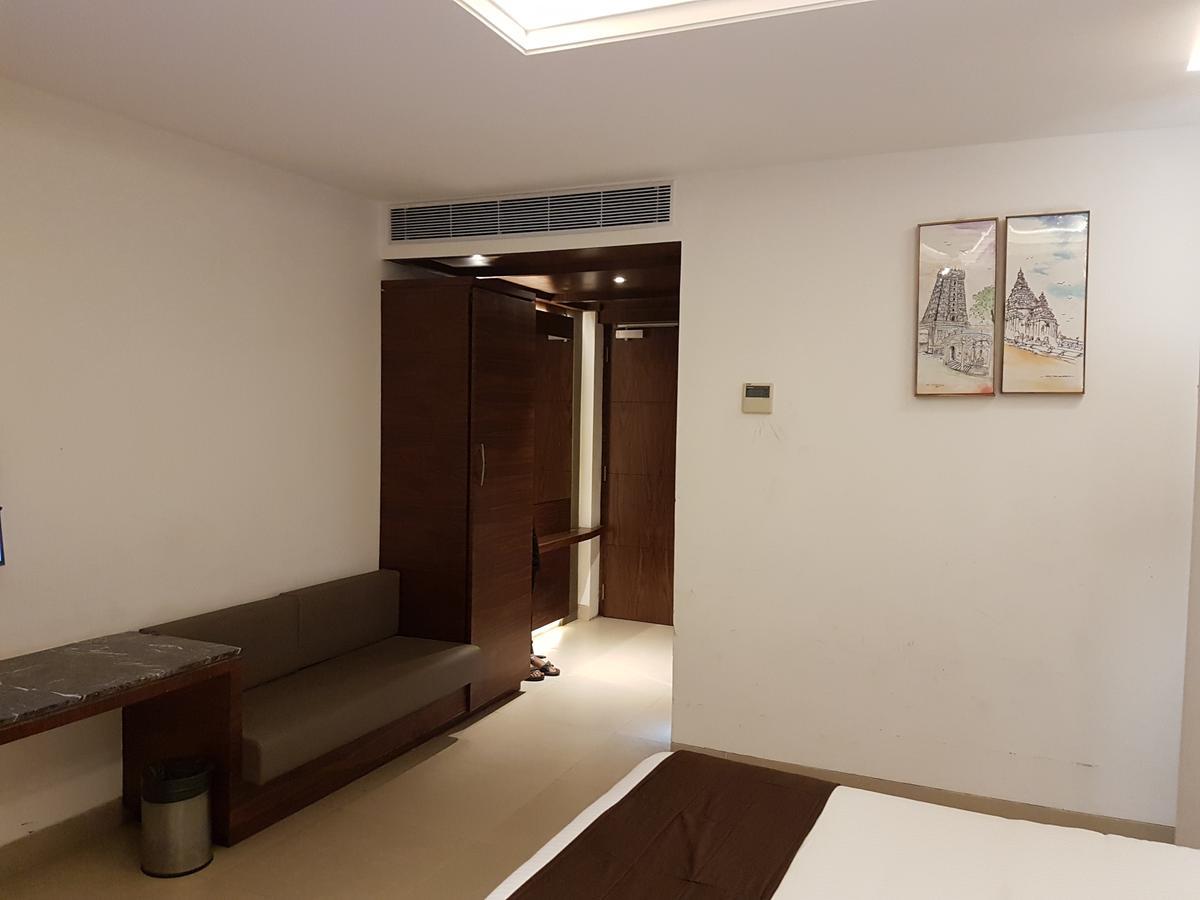 Hotel Urvashi Residency Madrás Exterior foto
