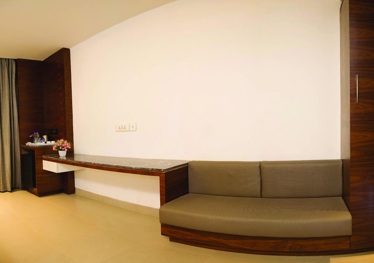 Hotel Urvashi Residency Madrás Exterior foto